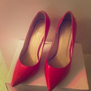Red pumps